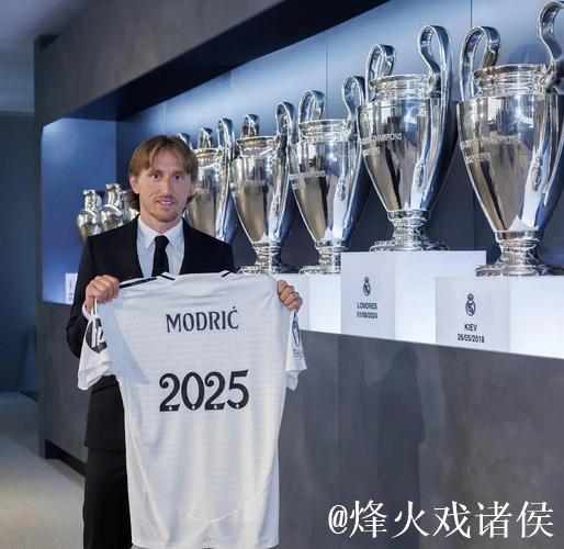 奥林匹亚科斯中场:皇家马德里堪称全球顶级强队 奥林匹亚科斯中场:皇家马德里堪称全球顶级强队